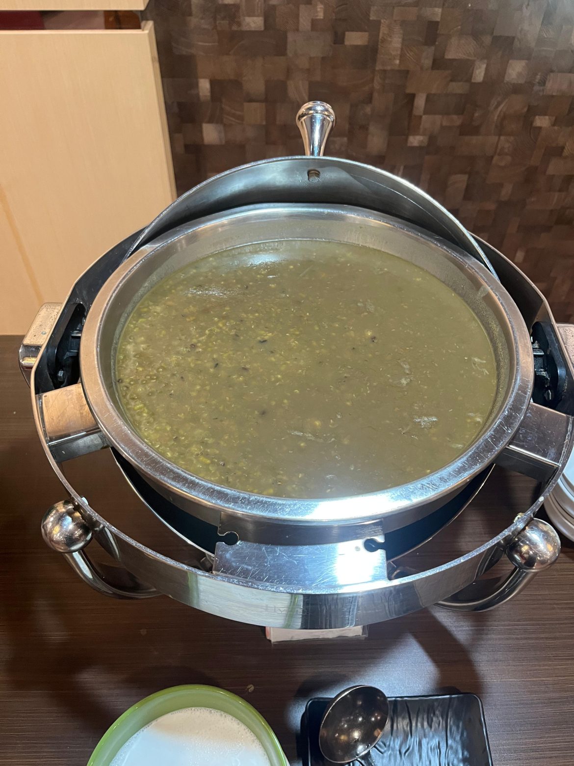 9 Breakfast Resto – Bubur Kacang Ijo Daira